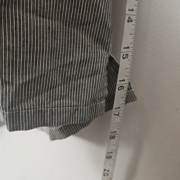 Polo by Ralph Lauren Men's Gray striped button down shirt! - Picture 6 of 6